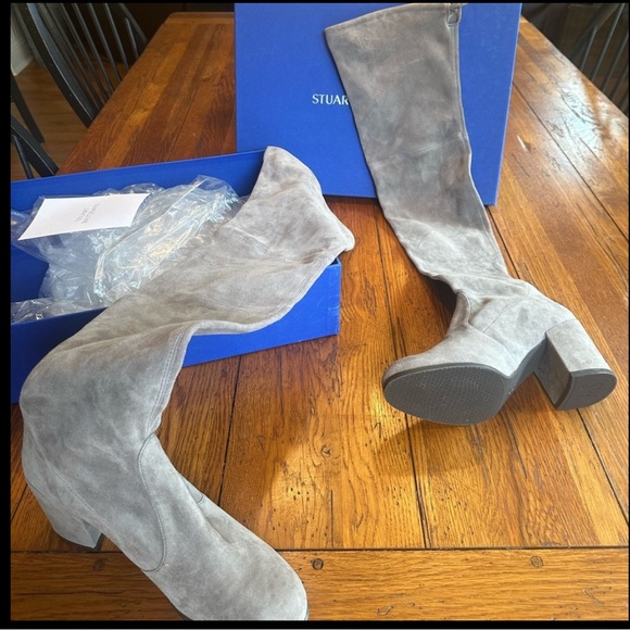 Stuart Weitzman - Picture 5 of 5